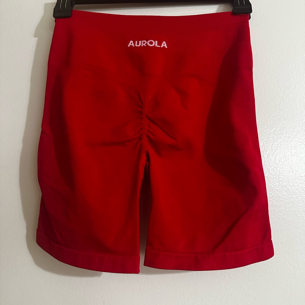 Aurola Scrunch Workout shorts red size medium